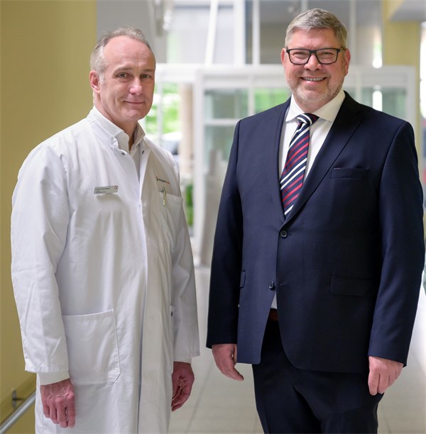 Prof. Dr. Axel Goßmann und Daniel Dellmann (r.), Geschäftsführer der Kliniken Köln, Foto: Uwe Schmitz