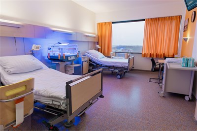 Zimmer mit Wärmebett auf der Wöcherinnenstation, Foto: Darius Misztal/Kliniken Köln